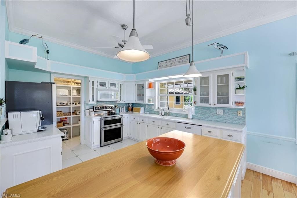 203 San Mateo DR-8