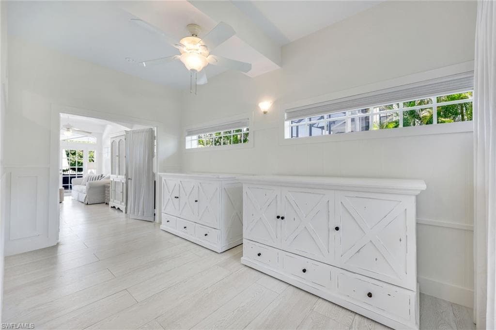 203 San Mateo DR-21