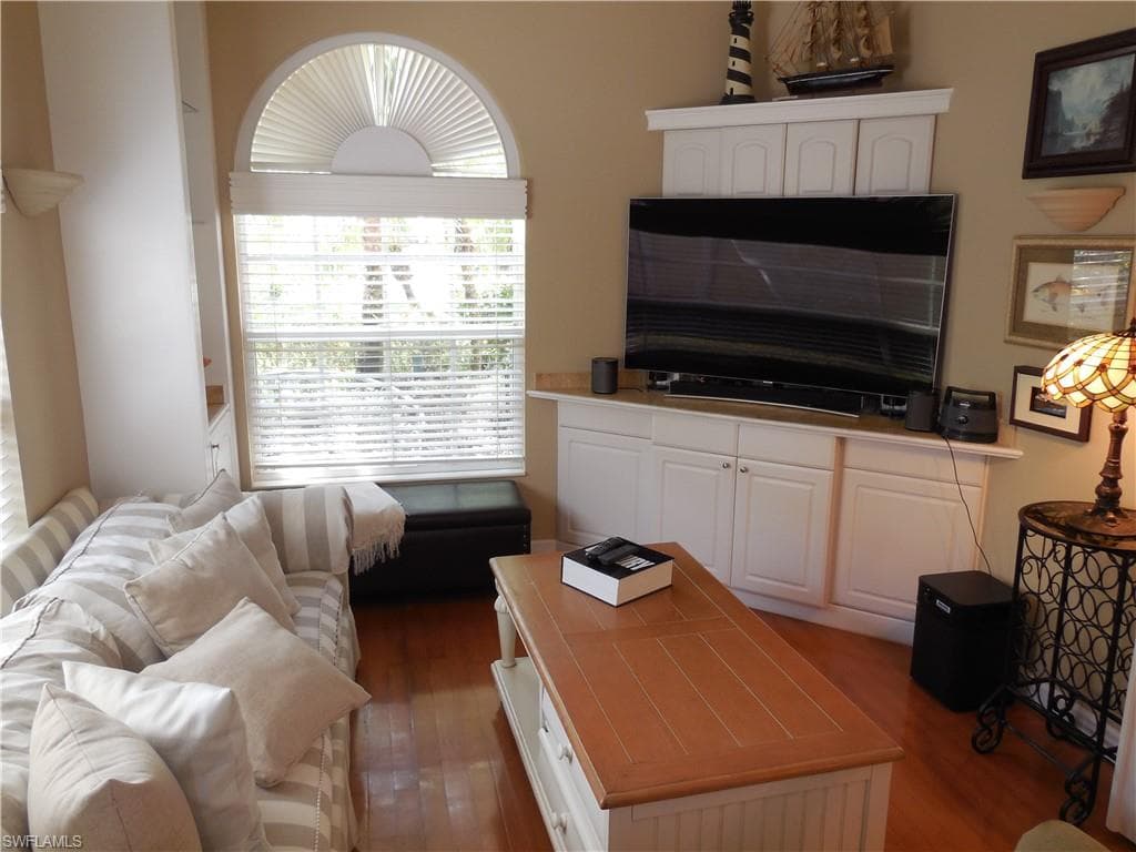 4456 Prescott LN-10