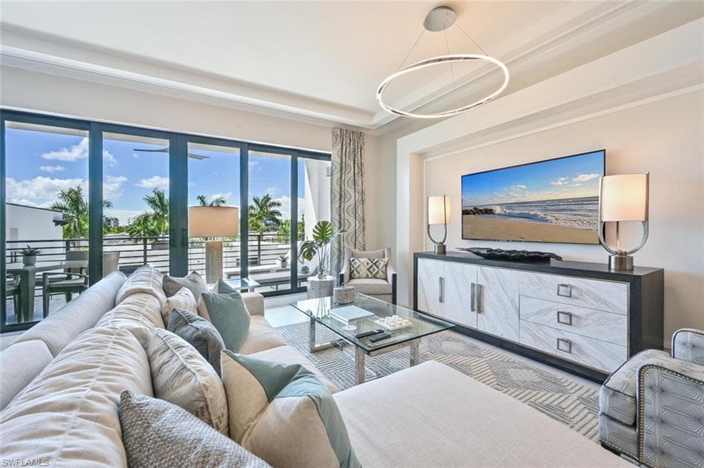 1111 Central Avenue 303-7