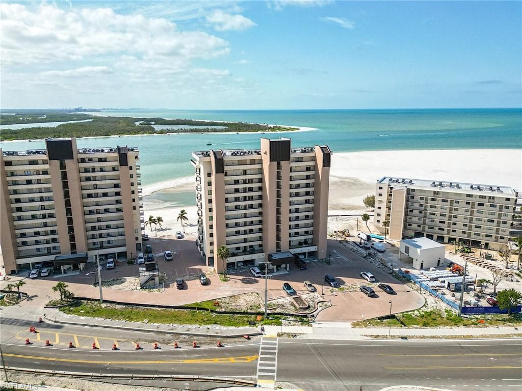 8400 Estero BLVD 903-2