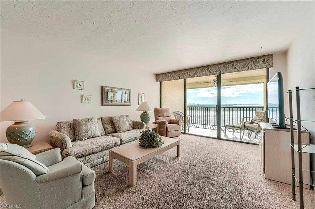 8400 Estero BLVD 903-22
