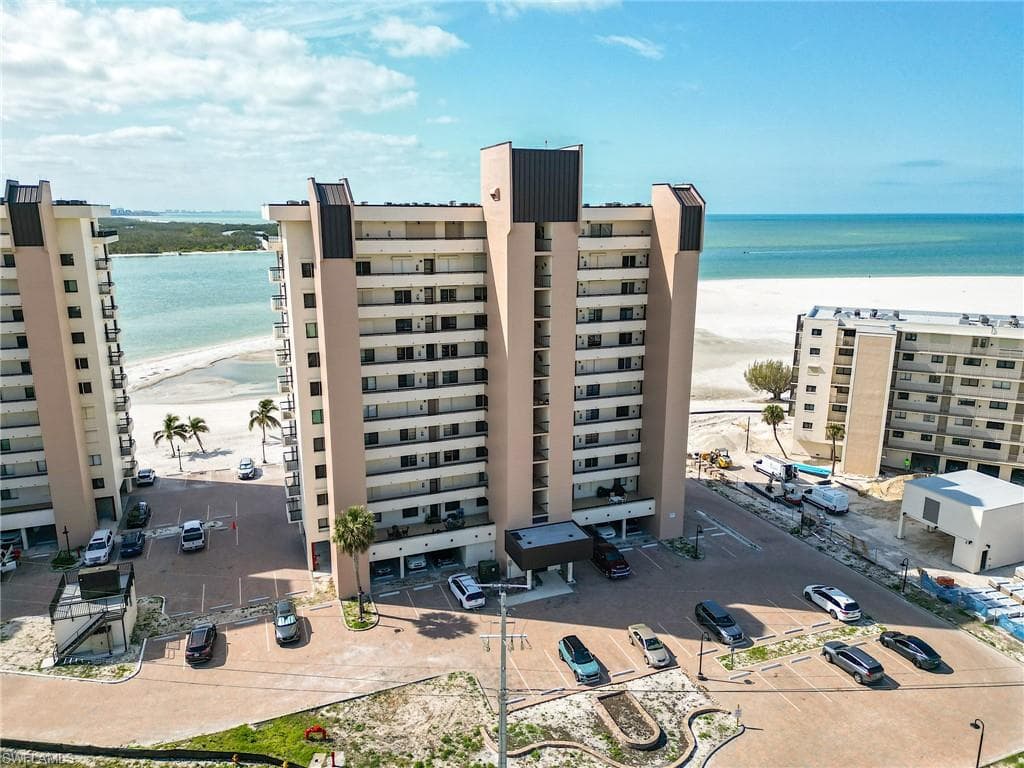 8400 Estero BLVD 903-36
