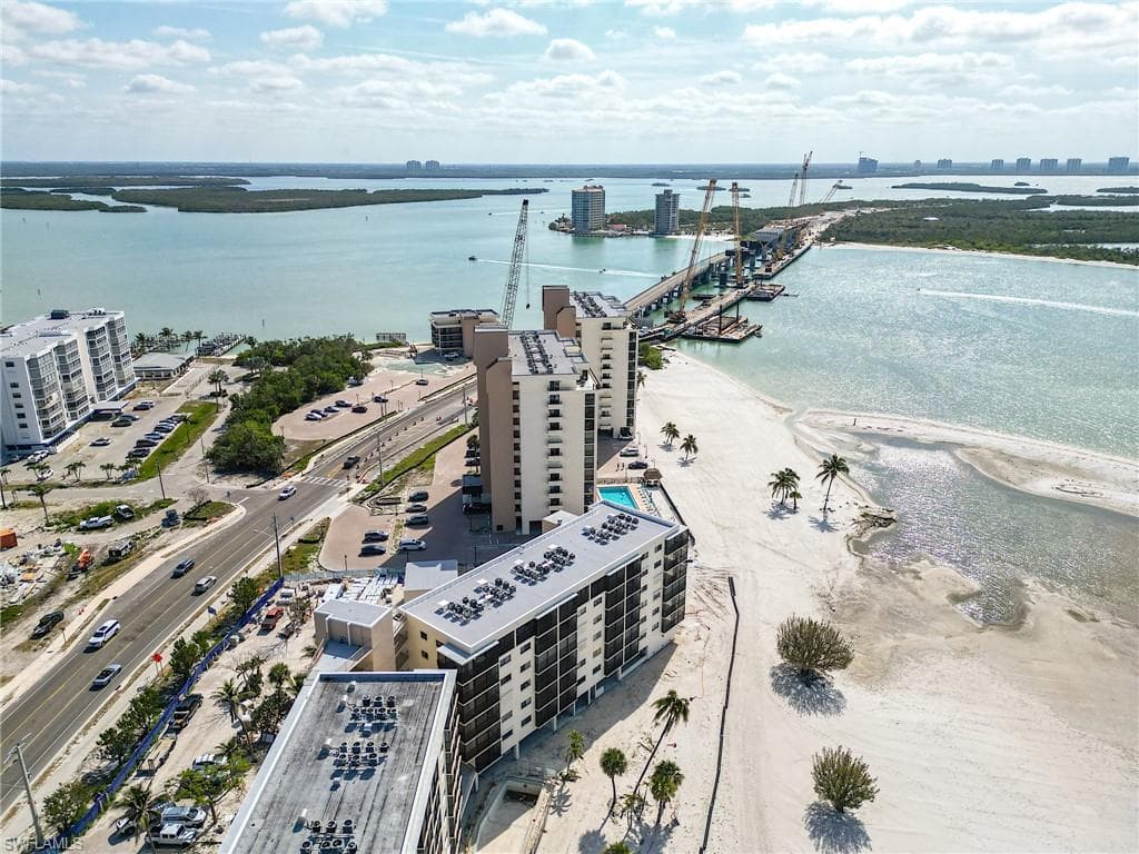 8400 Estero BLVD 903-38
