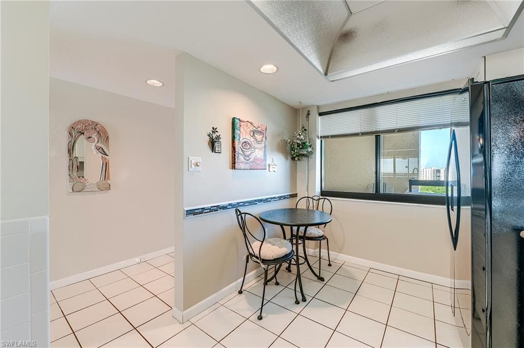 8400 Estero BLVD 903-11