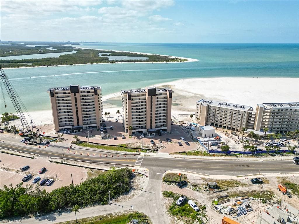8400 Estero BLVD 903-39