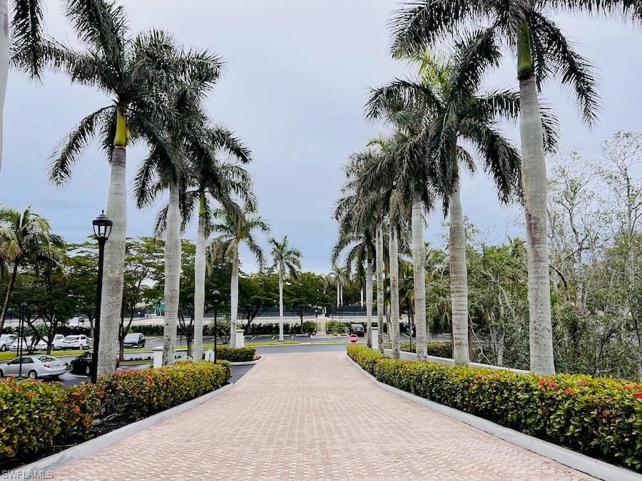 425 Cove Tower DR 902-2