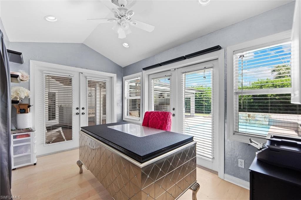 93 7th ST-16