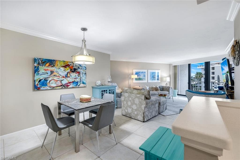 260 Seaview CT 407-8