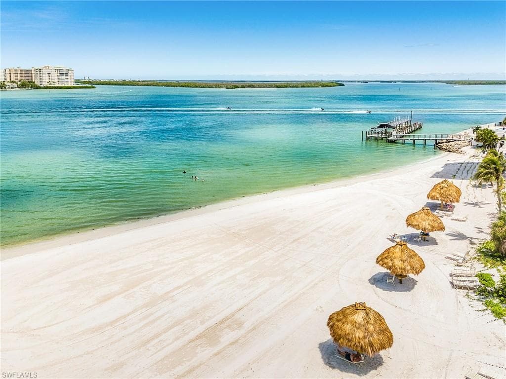 8701 Estero BLVD 304-27