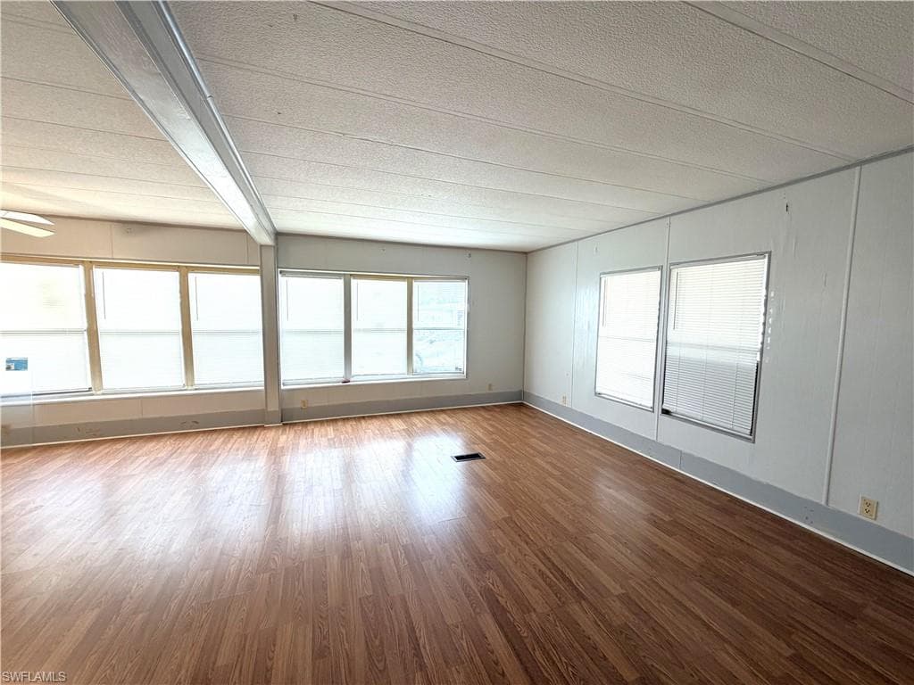 106 Gaslight AVE-6