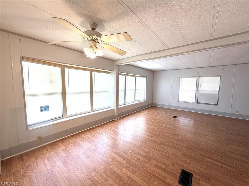 106 Gaslight AVE-8