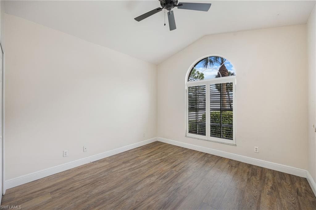 6477 Autumn Woods BLVD-23