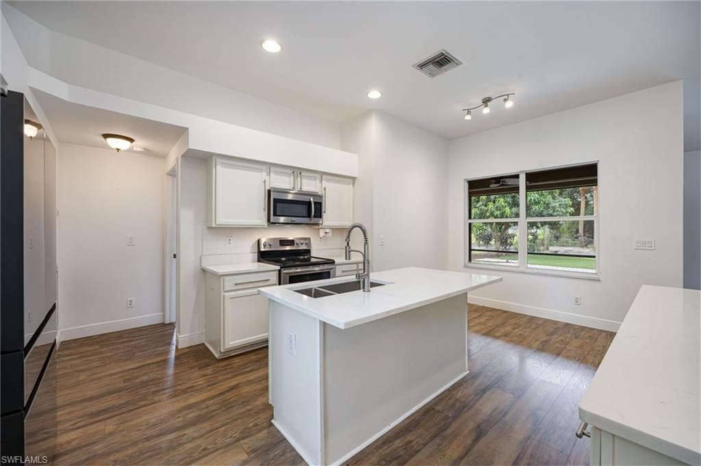 6477 Autumn Woods BLVD-12