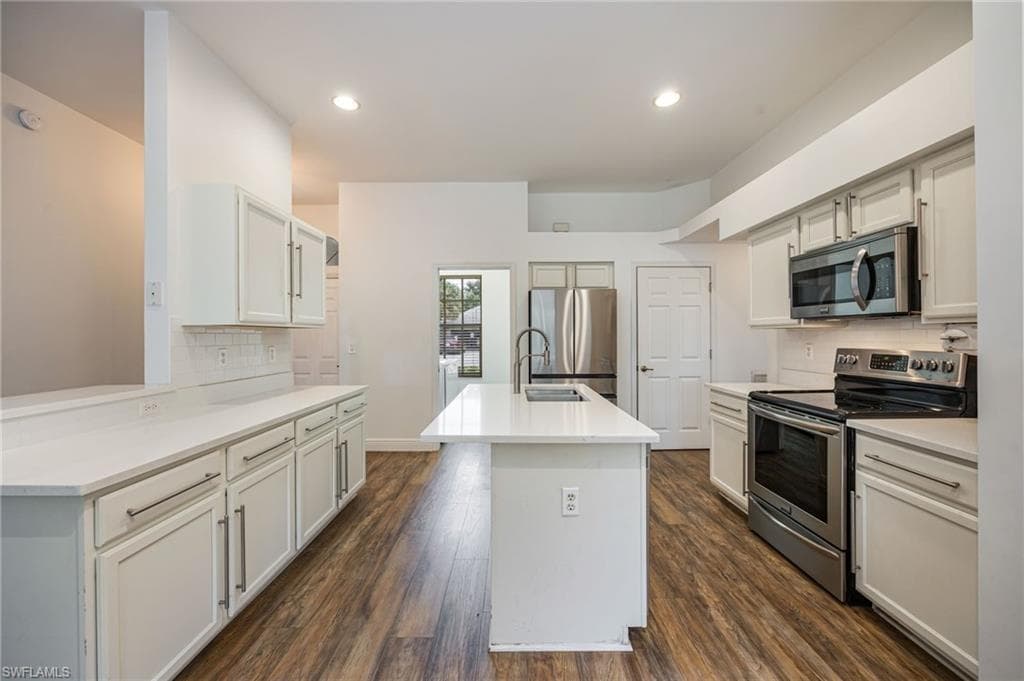 6477 Autumn Woods BLVD-10