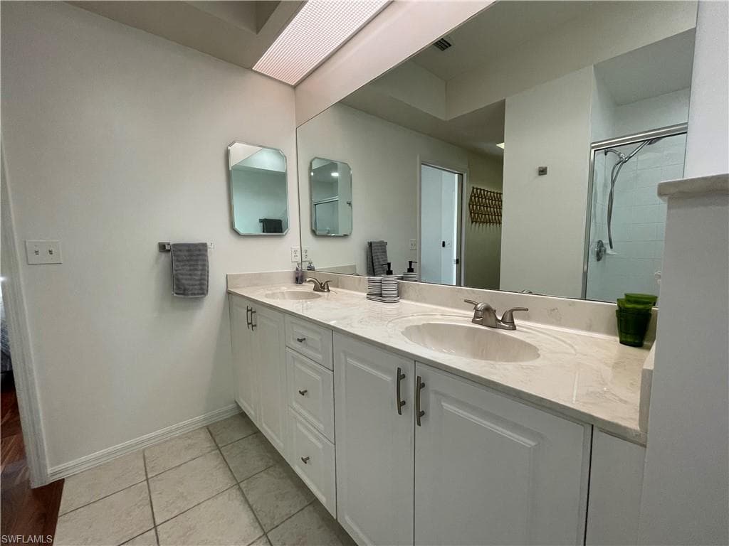5708 Greenwood CIR 48-14