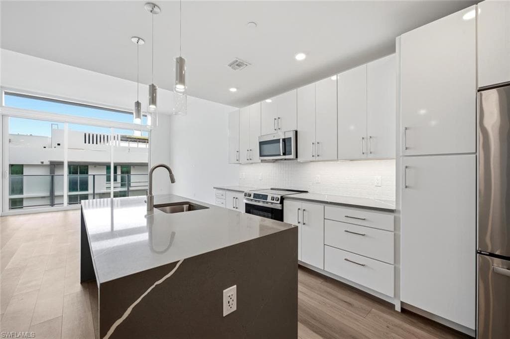 1950 Mayfair ST PH7-6
