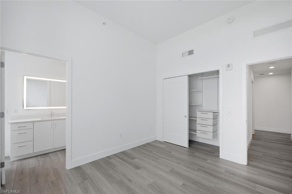 1950 Mayfair ST PH7-22