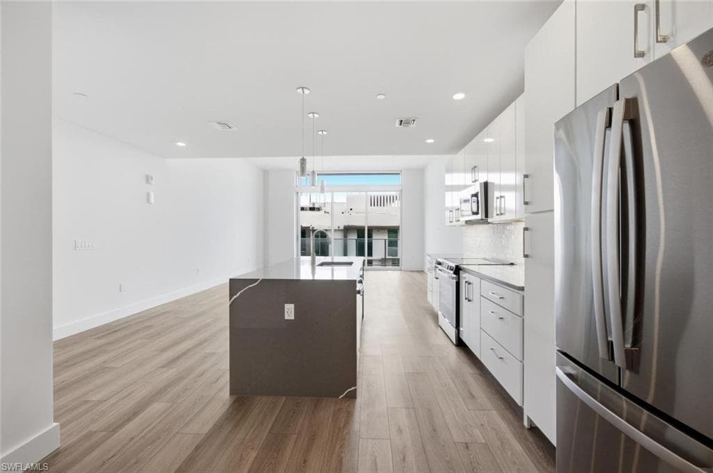 1950 Mayfair ST PH7-5