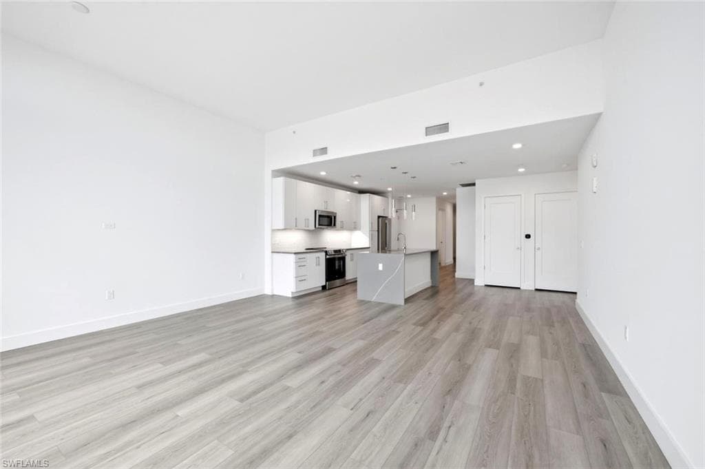 1950 Mayfair ST PH7-10