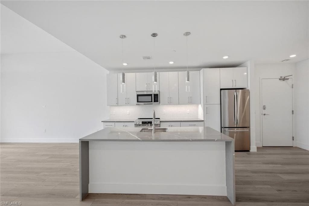 1950 Mayfair ST PH7-8