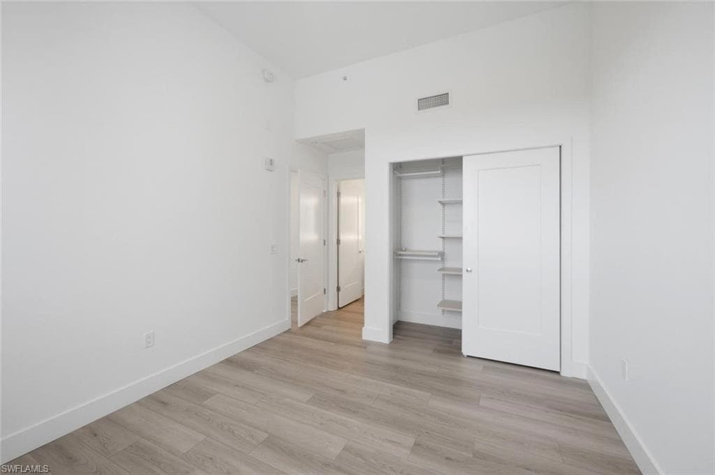 1950 Mayfair ST PH7-25