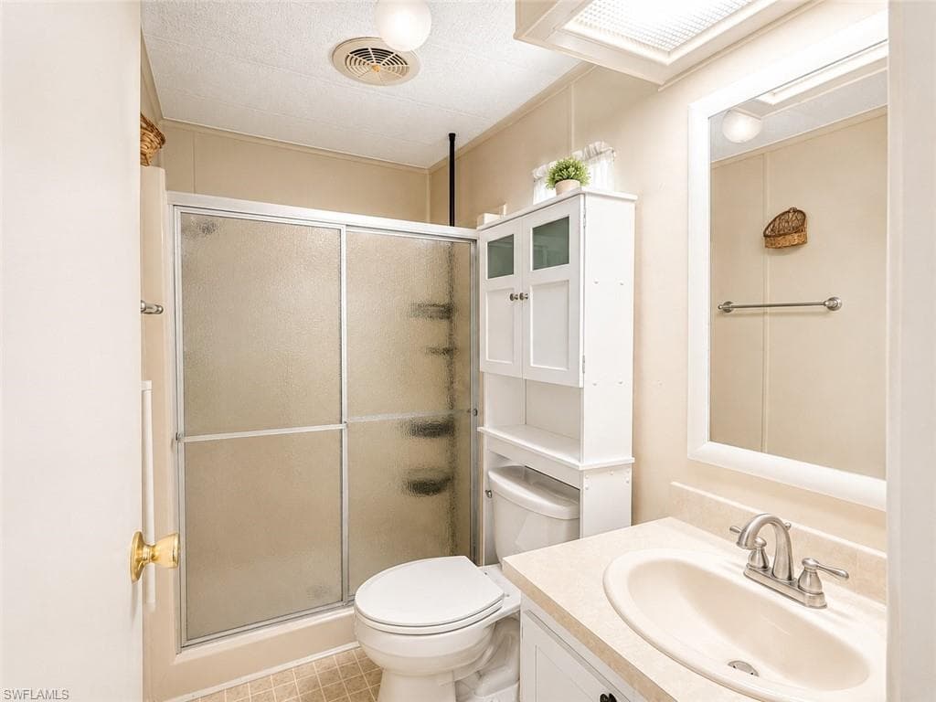 3404 Rainbow LN-17