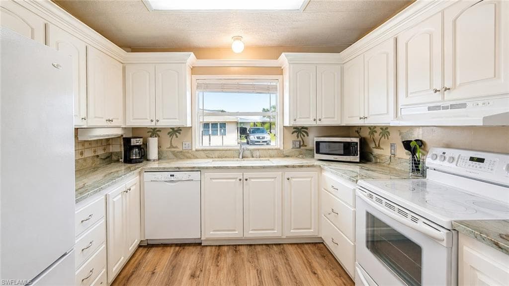 3404 Rainbow LN-5