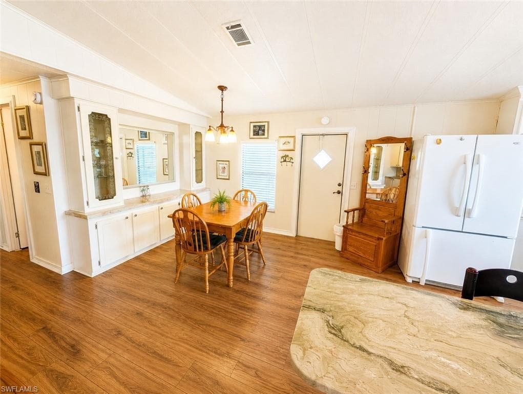 3404 Rainbow LN-11