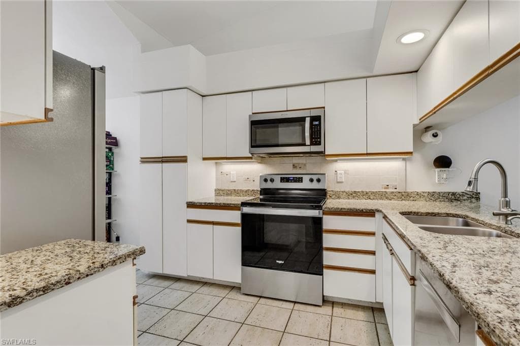 13206 Greywood CIR-2