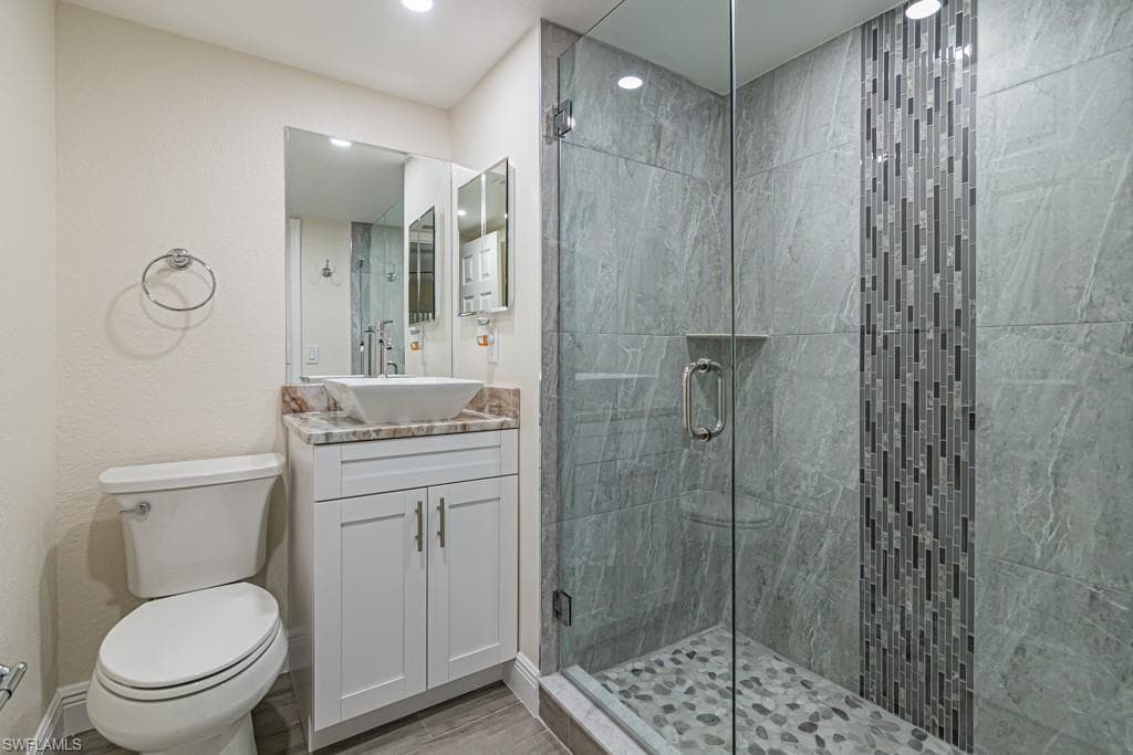 2562 Kings Lake BLVD-17