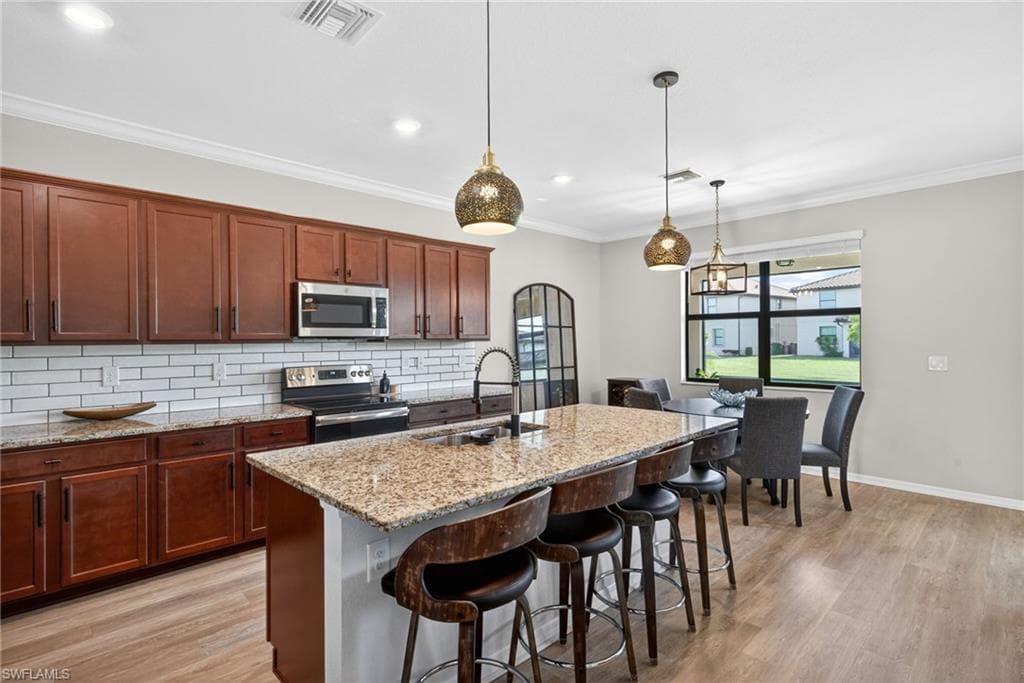 9452 Foxglove LN-7