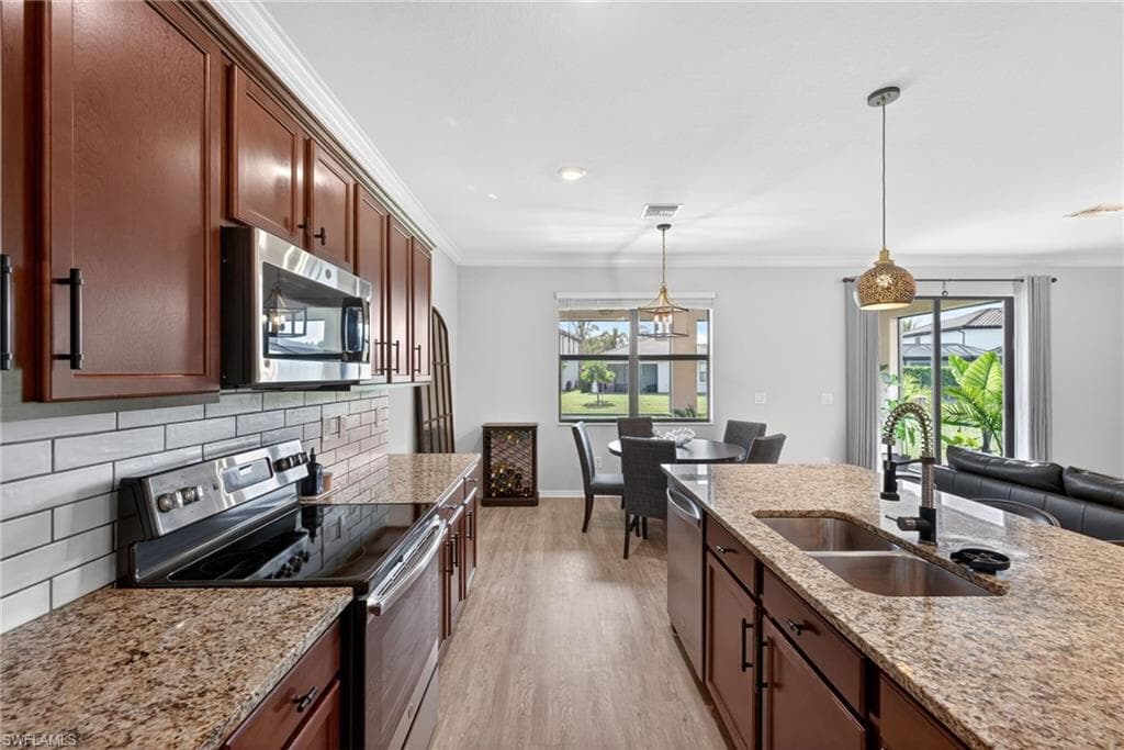 9452 Foxglove LN-9