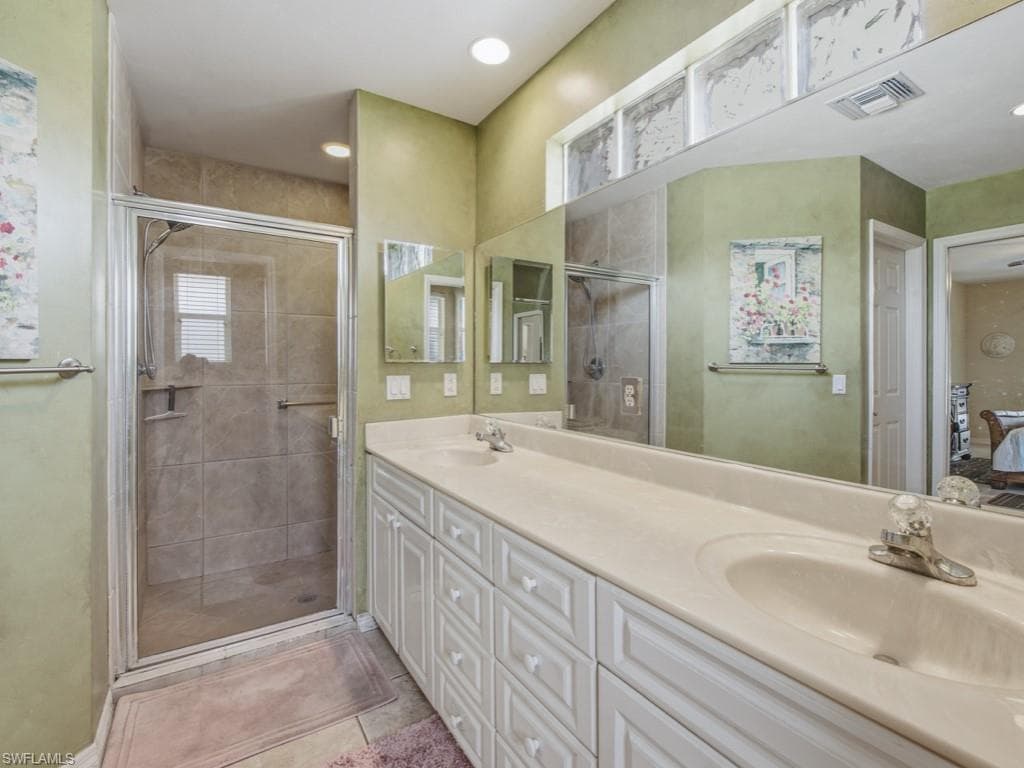 211 Bahama AVE-13