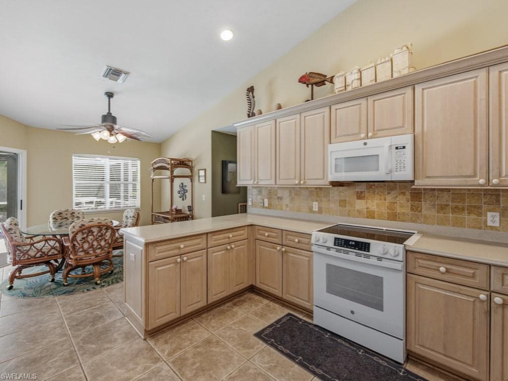 211 Bahama AVE-9