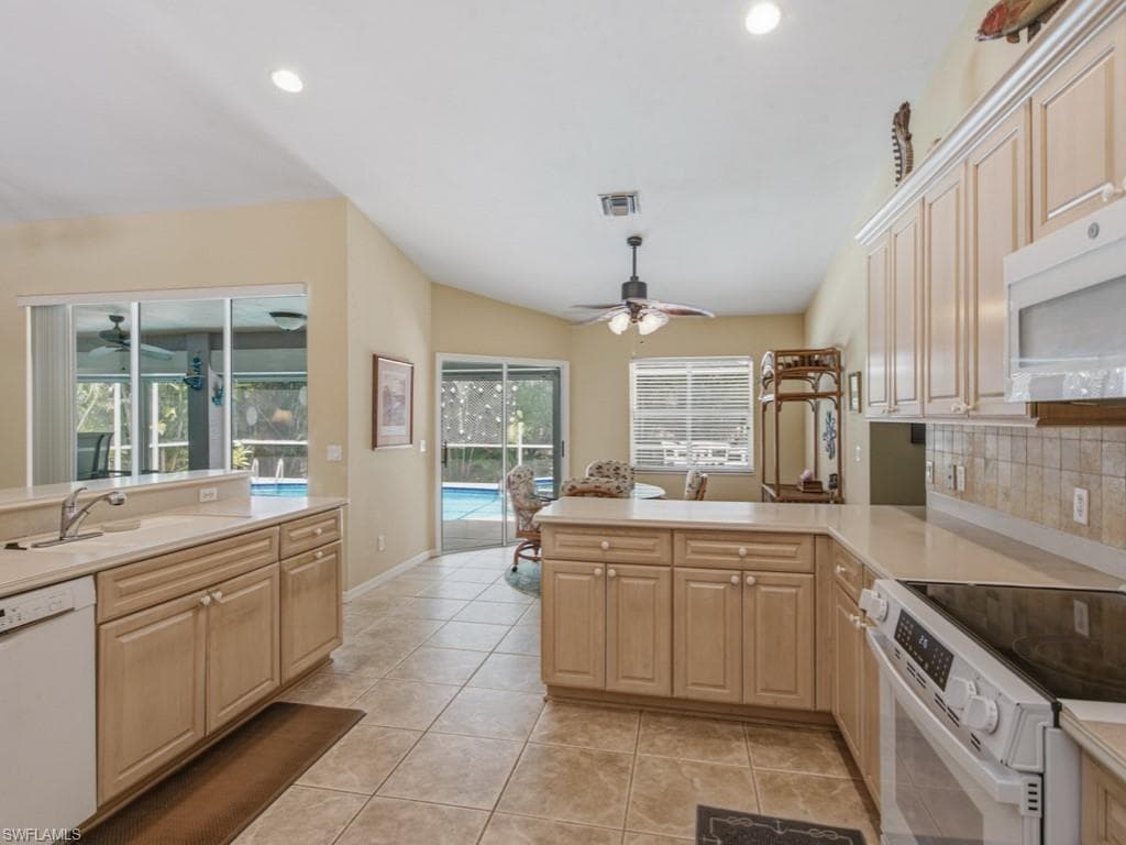 211 Bahama AVE-10