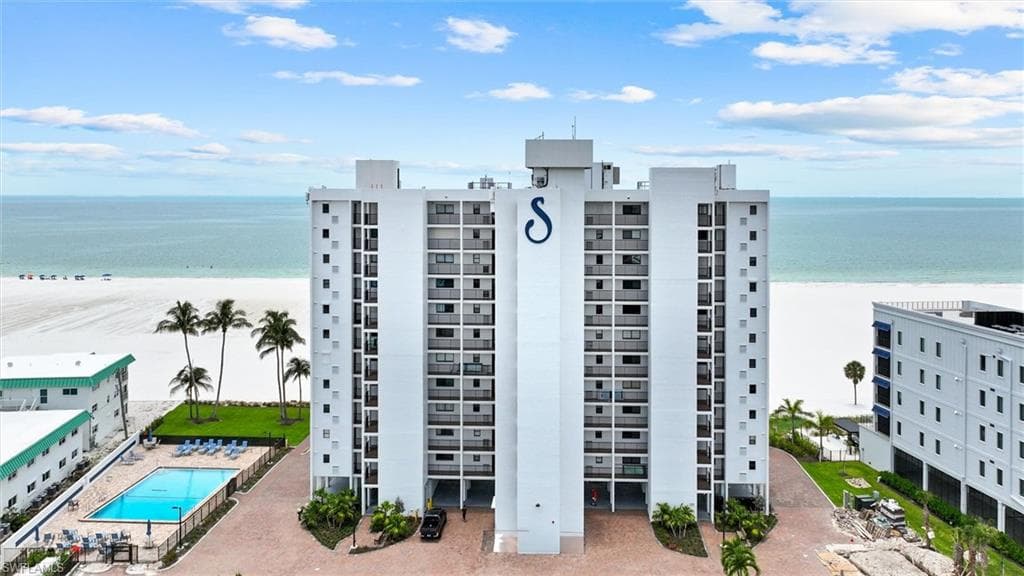 6400 Estero BLVD 301-2