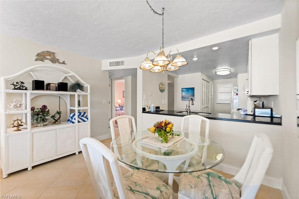 6400 Estero BLVD 301-6