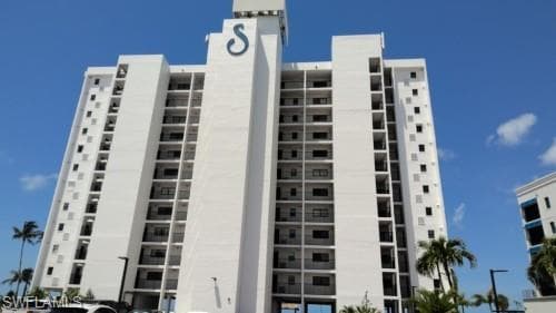 6400 Estero BLVD 301-26