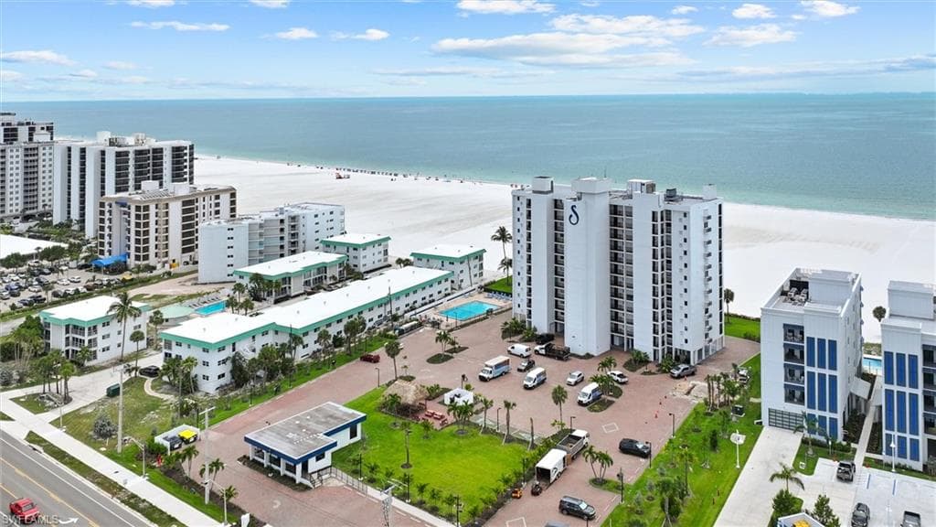 6400 Estero BLVD 301-22
