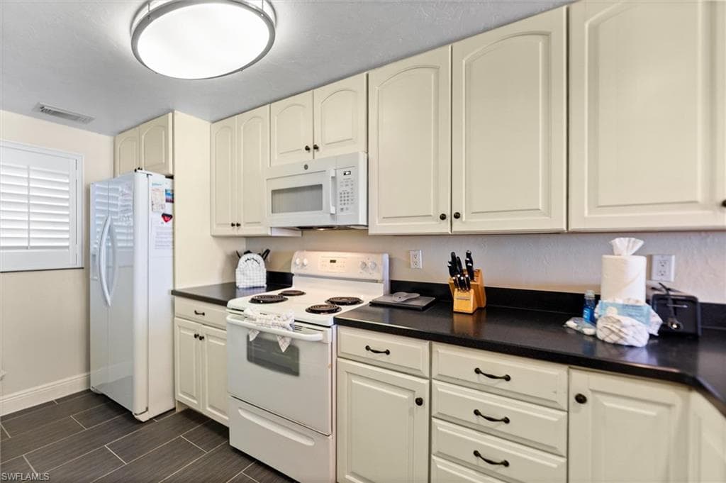 6400 Estero BLVD 301-7