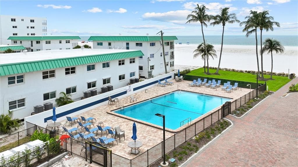 6400 Estero BLVD 301-20