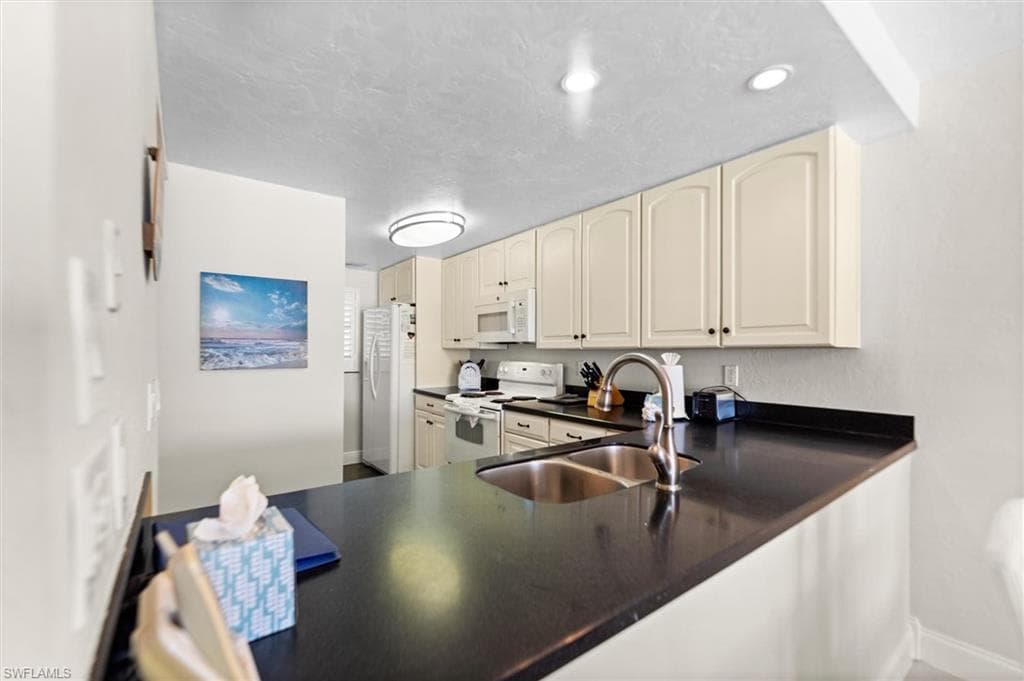 6400 Estero BLVD 301-10