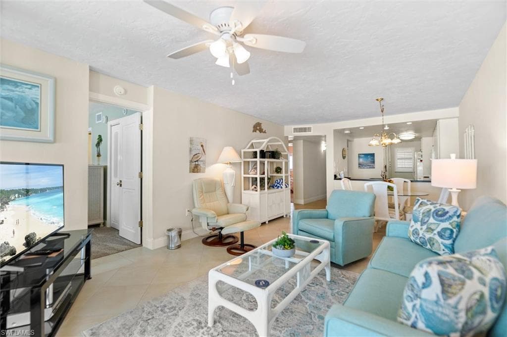 6400 Estero BLVD 301-4