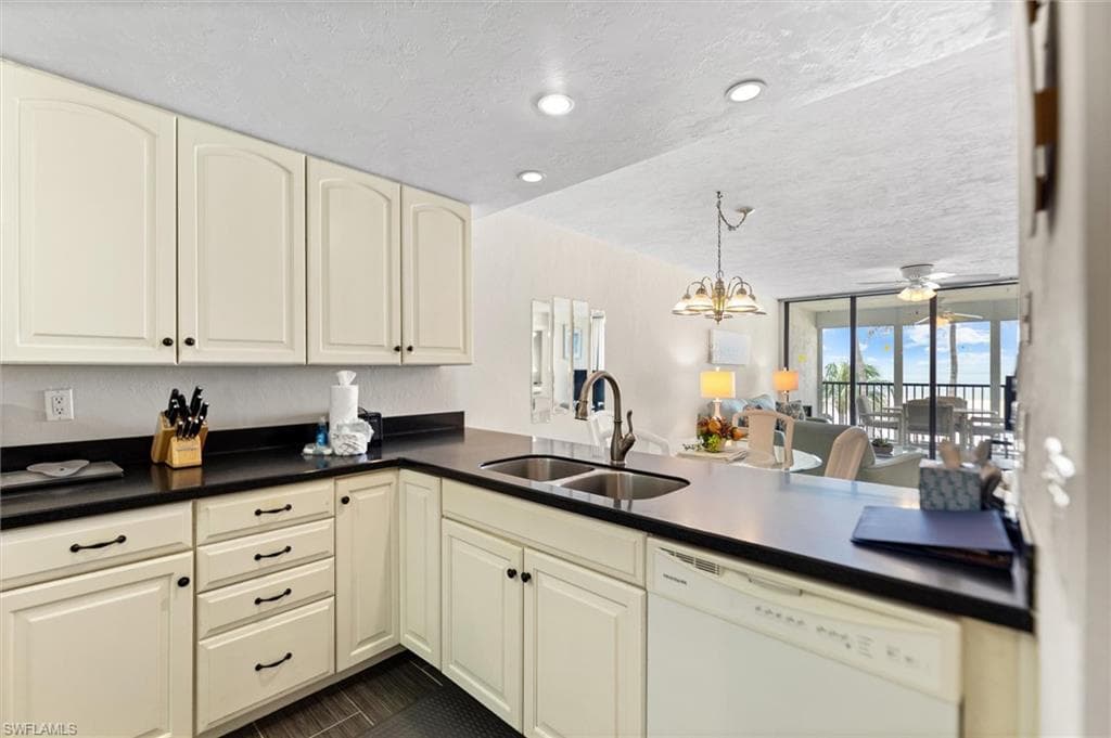 6400 Estero BLVD 301-8