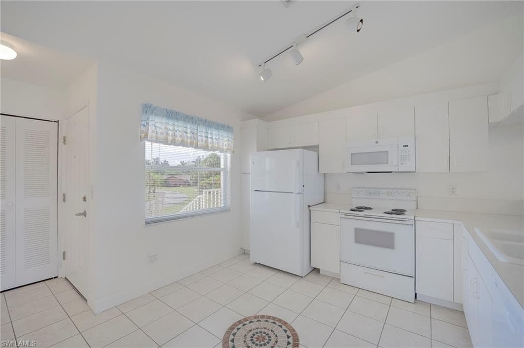 5709 Foxlake DR 208-15