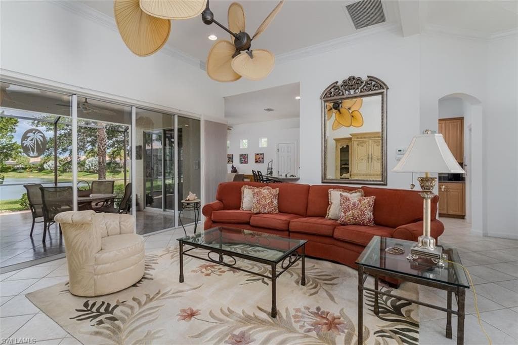 15821 Delaplata LN-7