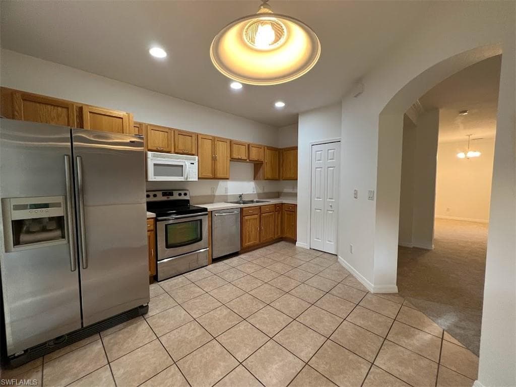 9634 Roundstone CIR-13