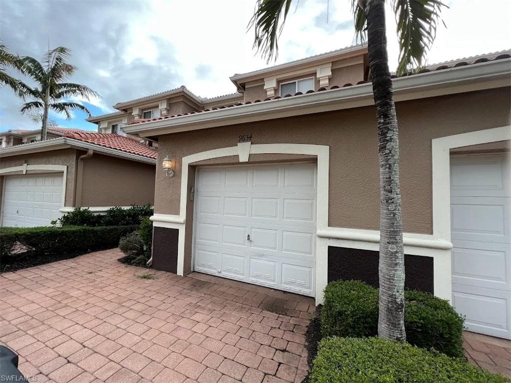 9634 Roundstone CIR-1