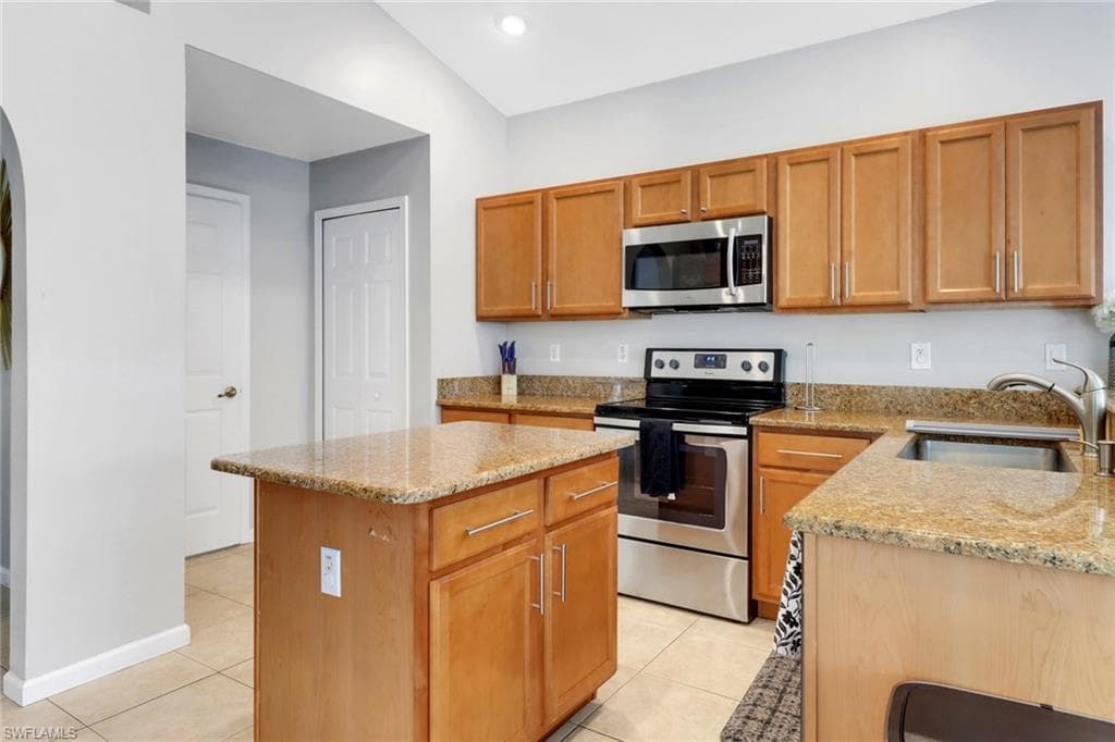 6773 Southern Oak CT-13